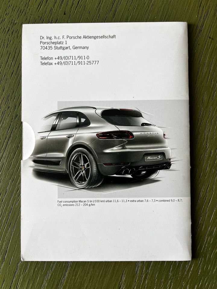 Porsche Macan Exclusive & Tequipment Postkartenset mit Verpackung in Berlin