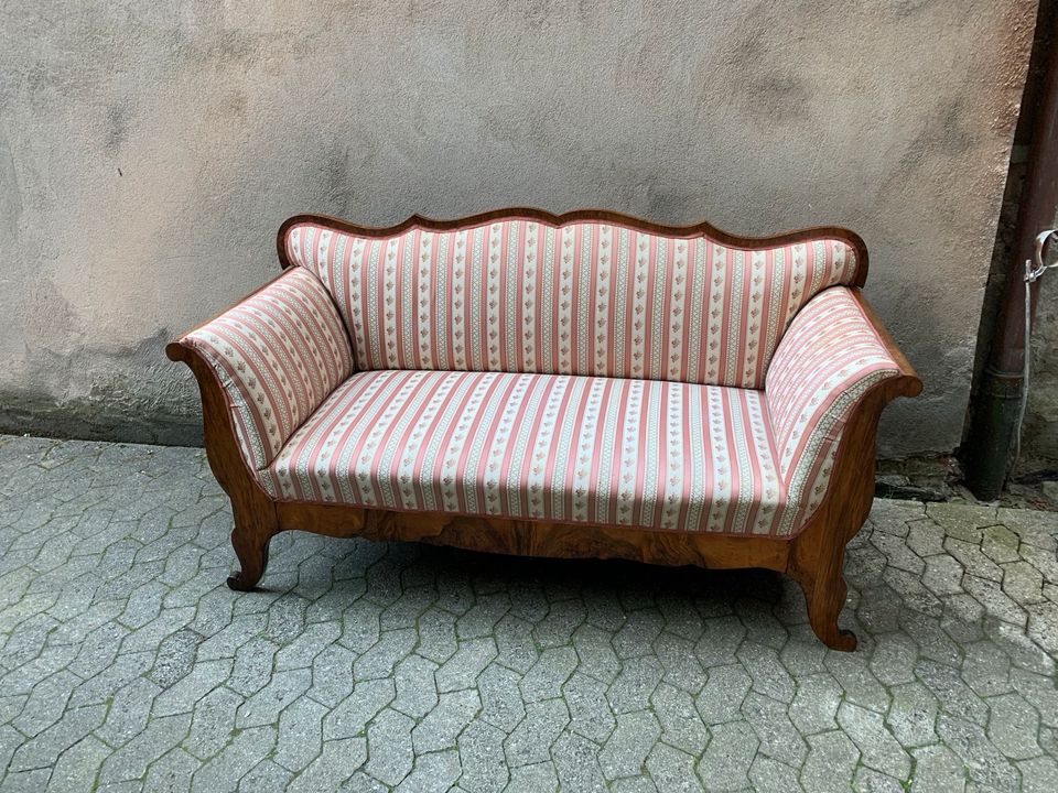 Antikes Biedermeier Sofa Couch guter Zustand aus Nachlass in Nürnberg (Mittelfr)