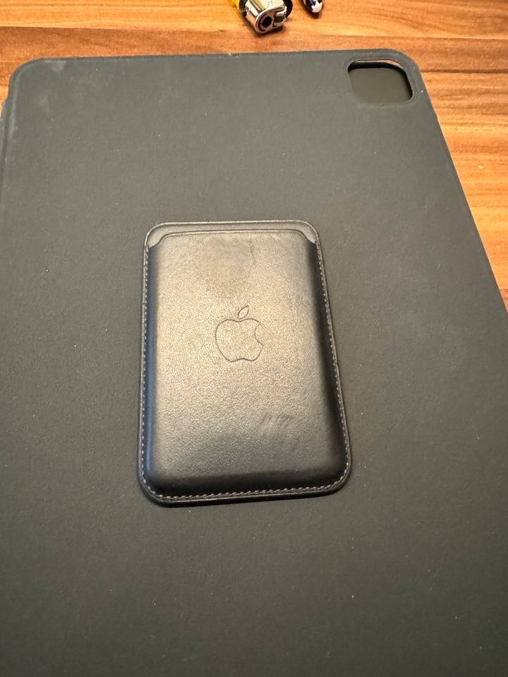 Apple Leather Wallet mit Wo ist Funktion in München