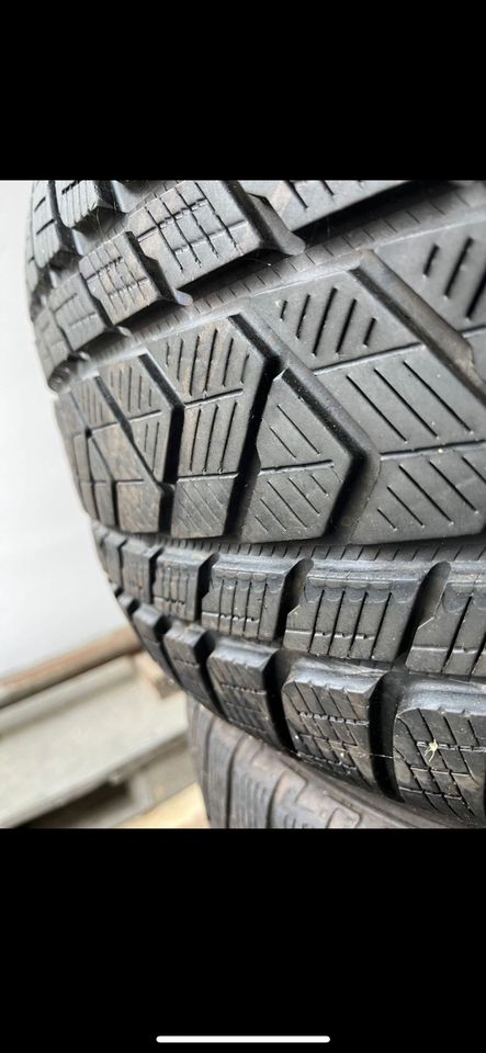 Pirelli Scorpion Winterreifen 265 / 40 R21 105V in Kulmbach