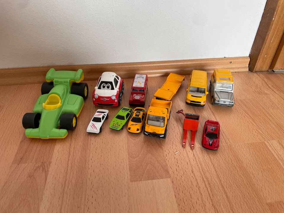 Verschiedene Spielzeug Autos in Hollenbach