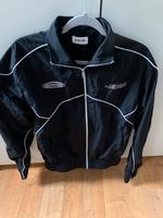 Schwarze Yourturn Trainingsjacke mit weißen Ziernähten Unisex Bayern - Aschaffenburg Vorschau