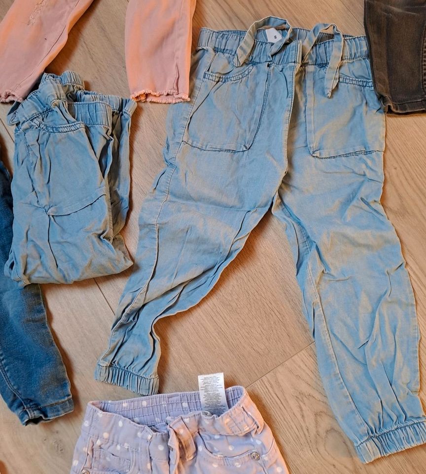 12 Hosen Größe 98 Denim Benetton lupilu usw Bekleidungspaket in Ratzeburg