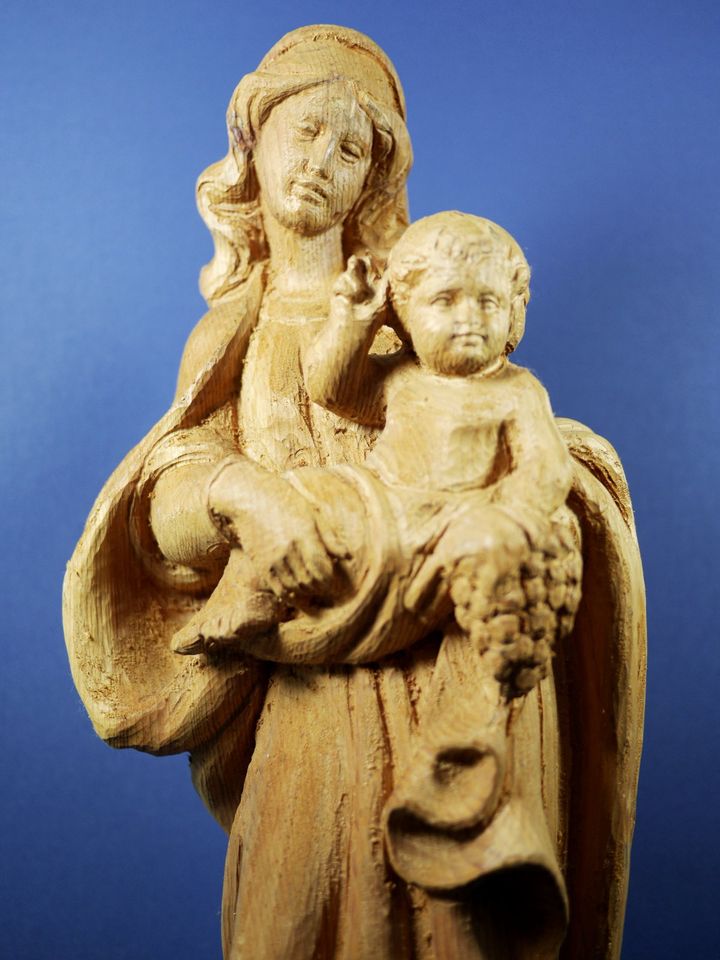 Holzfigur Madonna mit Kind aus 45 Jahre gelagertem Lindenholz in Düren