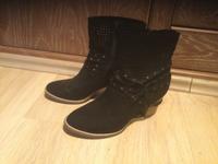 Neuwertige Damen Wildleder Stiefel, Gr. 39 Bayern - Bad Aibling Vorschau