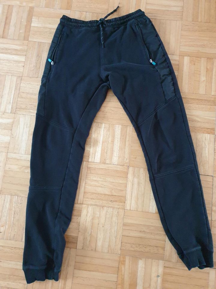 Jogginghose Gr. 176 Sporthose XS bequeme Hose in Kiel