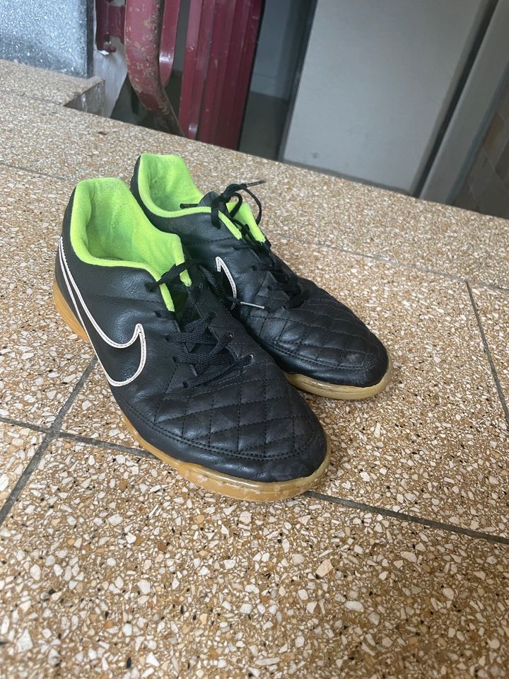 Nike Tiempo Hallenschuhe in Böblingen