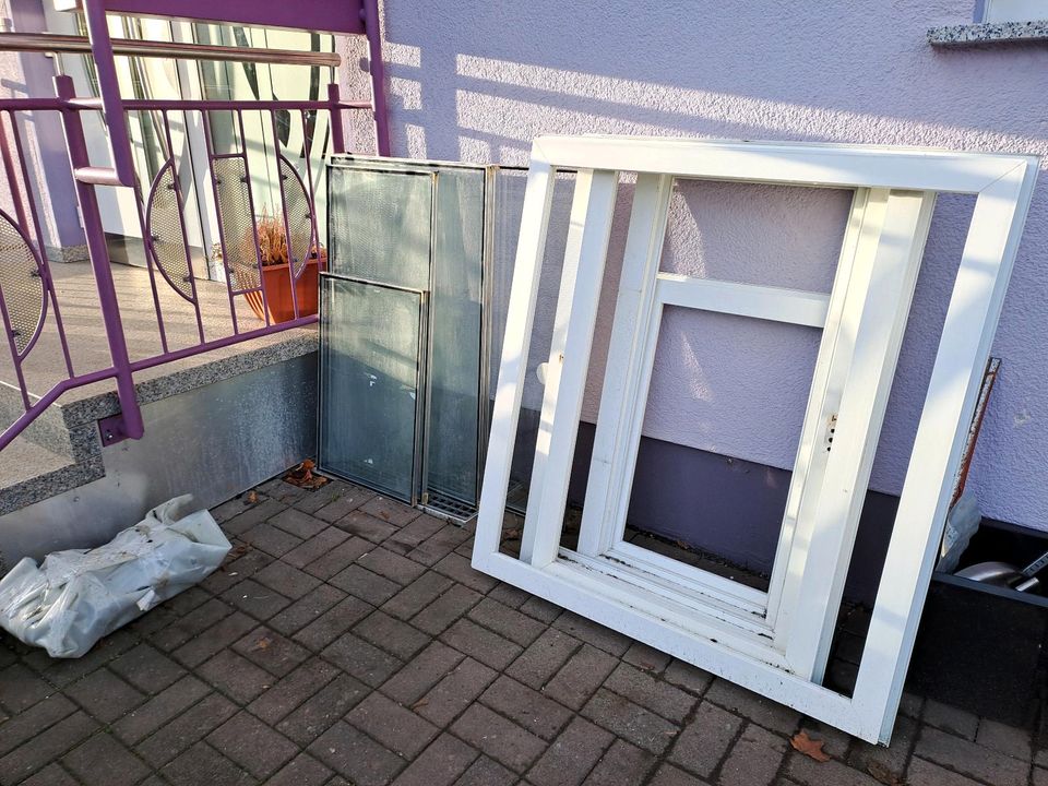 ✅️ 5x Fenster zu verschenken Fensterrahmen Glas extra in Hünfeld