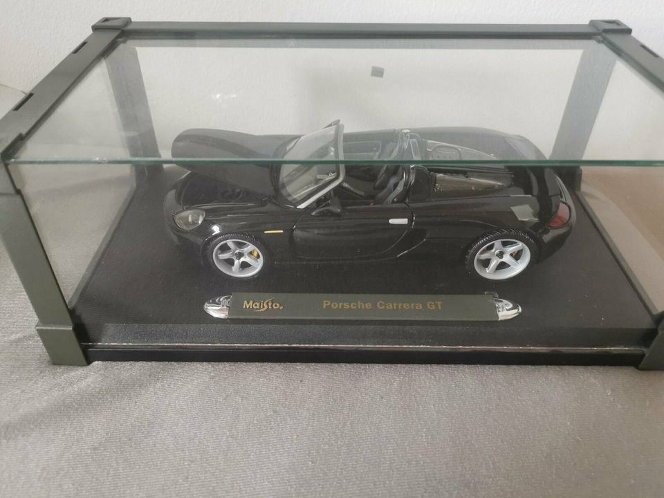 Porsche Carrera GT 1:18 mit Glas-Display PREMIERE EDITION in Nabburg