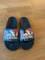 Adidas Schlappen, Größe 41 / 42, Bade Latschen, Blumen München - Bogenhausen Vorschau