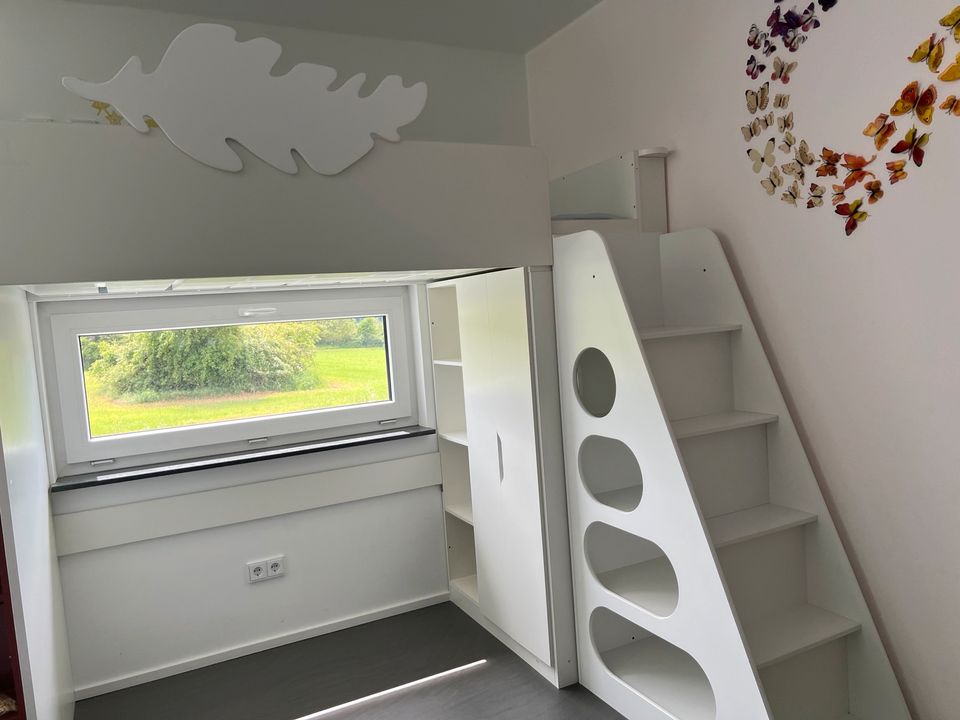 Wertiges Hochbett mit Treppe weiß 90 x 200 Kind verbaudet Top in Weiler bei Bingen