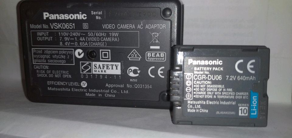 Panasonic CGR-DU06  Akku + Passenden Lade Adapter ! in Leipzig