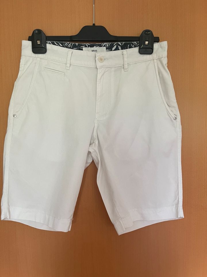 BRAX Shorts, Style Bari, weiß, Gr. 46 in Leverkusen