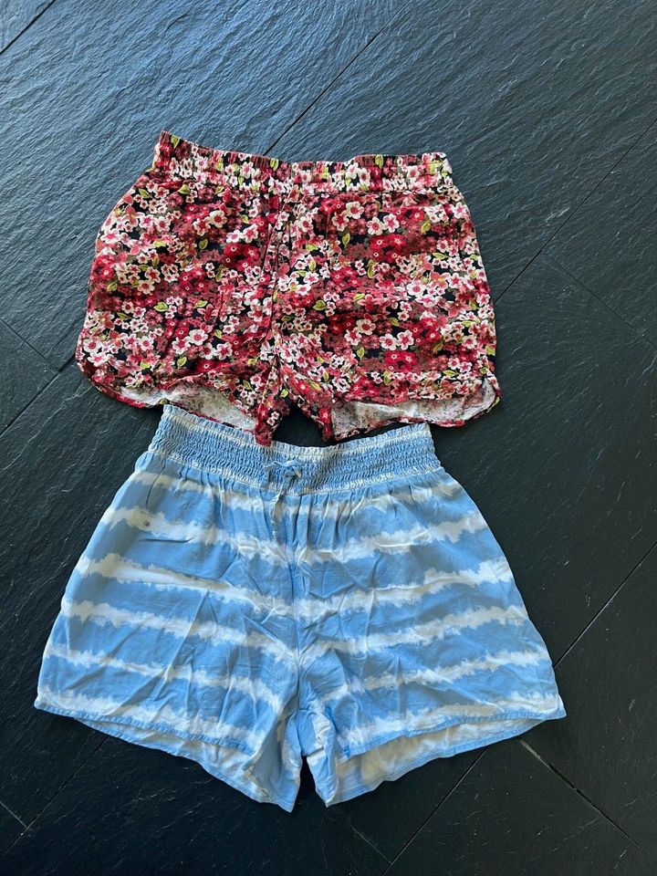 2 Viskose Shorts 158 164 H&M Vero Moda Ringel Blümchen TOP in Neu Ulm