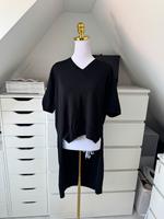 Cos T-Shirt V-Ausschnitt kurzarm Vokuhila asymmetrisch M schwarz Nordrhein-Westfalen - Altena Vorschau