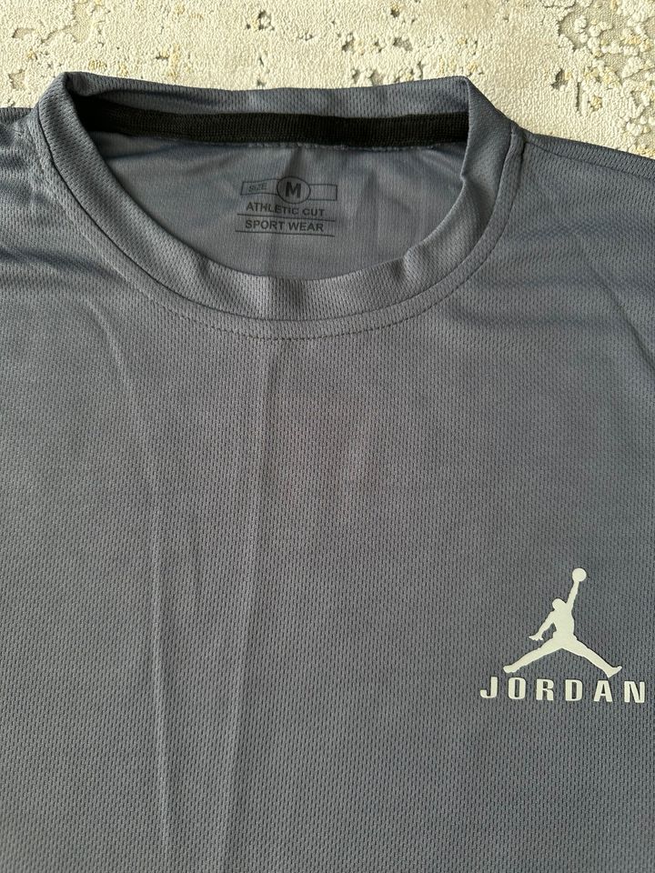 Jordan Herren T-Shirt Gr:M Neu Unbenutzt Pro T-Shirt S in Duisburg