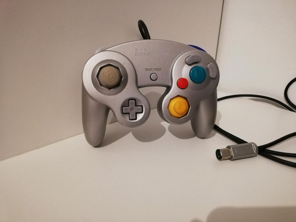 Original GameCube Controller Silber in Stadtallendorf