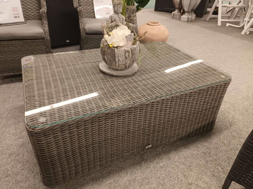 Gartentisch, Rattan grau, mit Glasplatte, statt 549€ in Meißen