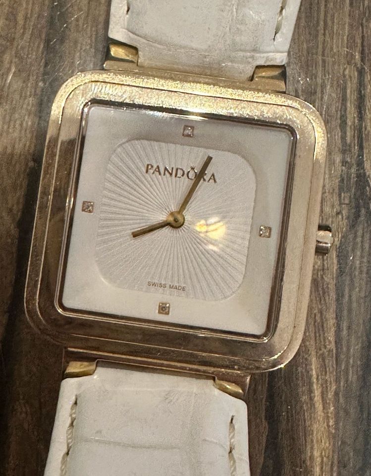 Original Pandora Grand Cushion Uhr Diamanten in Unseburg