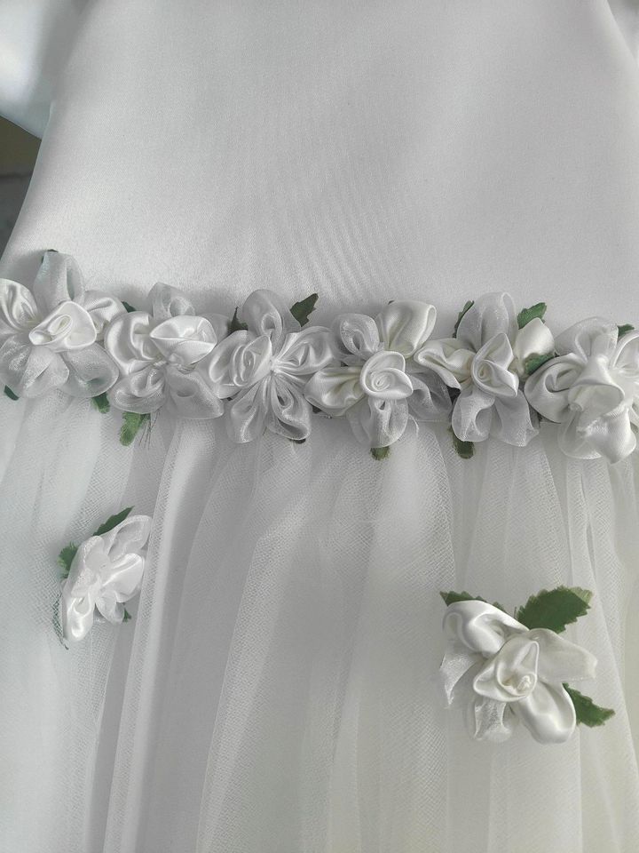 NEU Blumenmädchen Hochzeit Kleid Mädchen Größe 104 in Bremen