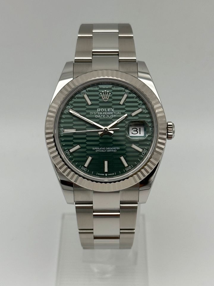 Rolex Datejust 41 Grün Motif Oyster NEU 2024 in Düsseldorf