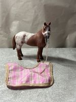 Schleich | Pferd Appaloosa Stute mit Halfter und Decke Nordrhein-Westfalen - Balve Vorschau