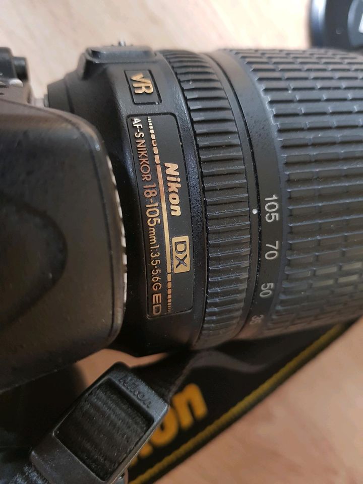 Nikon D5100 mit Objektiv 18-105 VR in Reckendorf