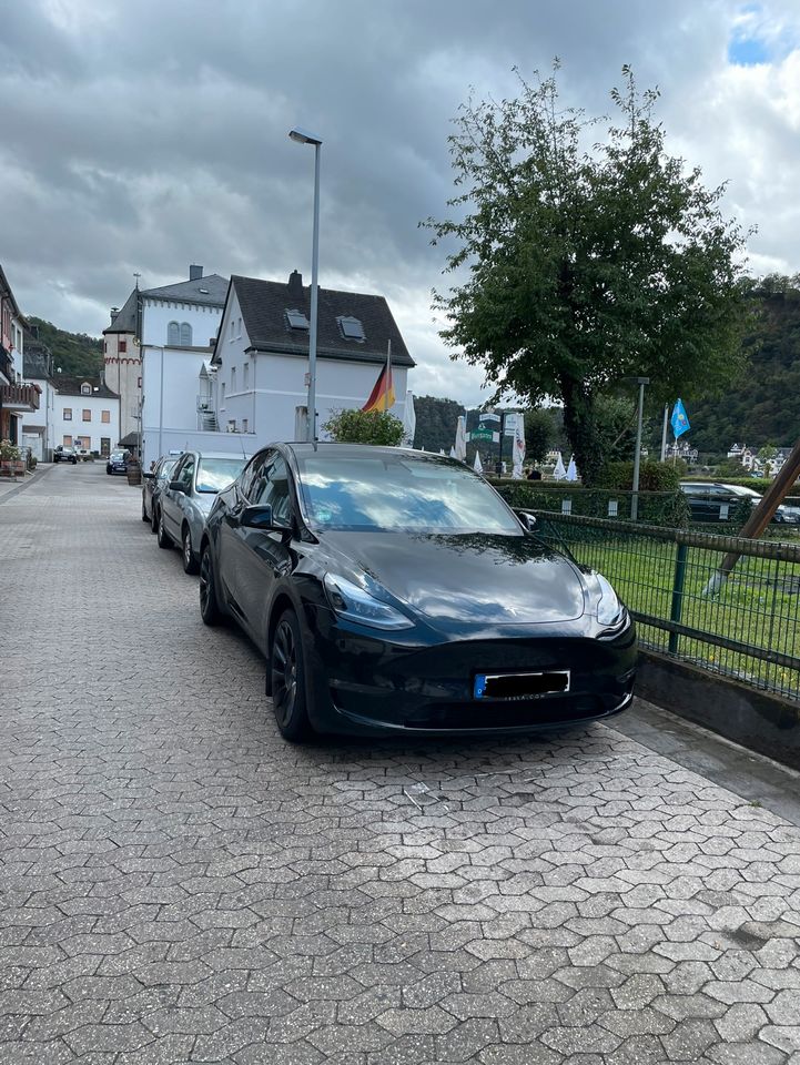 Tesla Model Y Long Range LR MiC 20“ Induction AHK Schwarz Schwarz in Düsseldorf