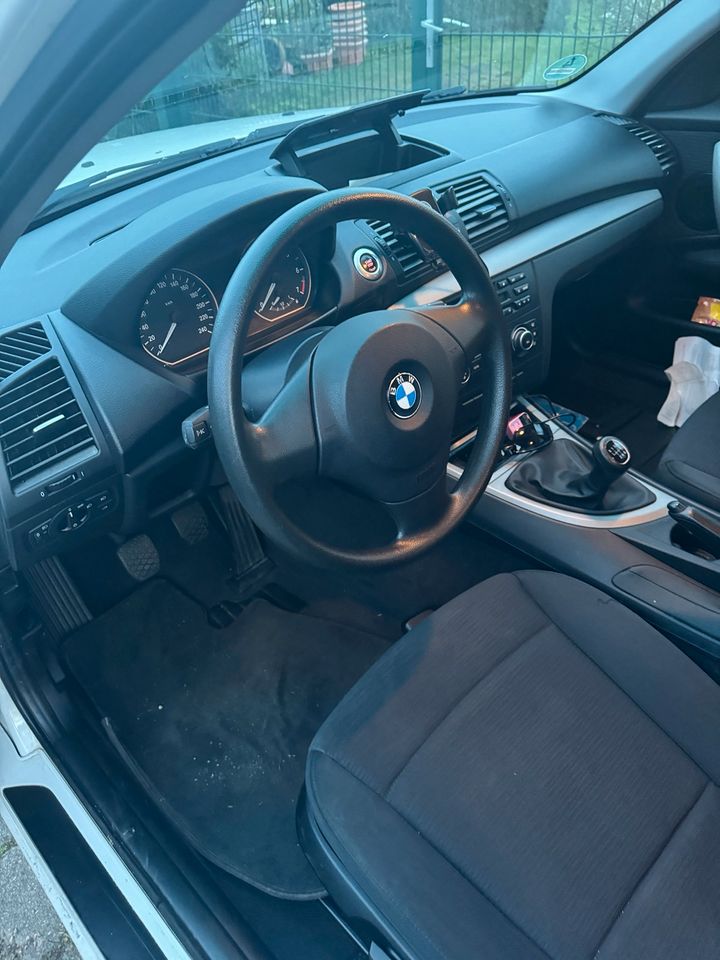 BMW 116 i weiß Startet nicht in Hamburg