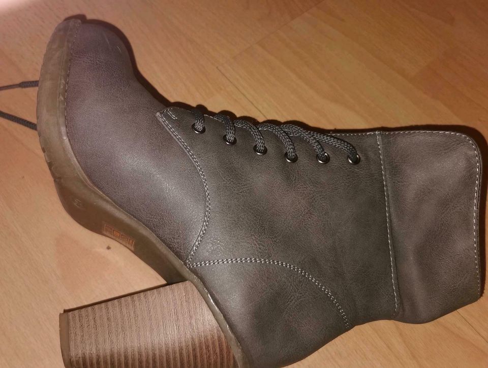 Damen Stiefeletten grau Stiefel Gr. 39 Schuhe in Lich