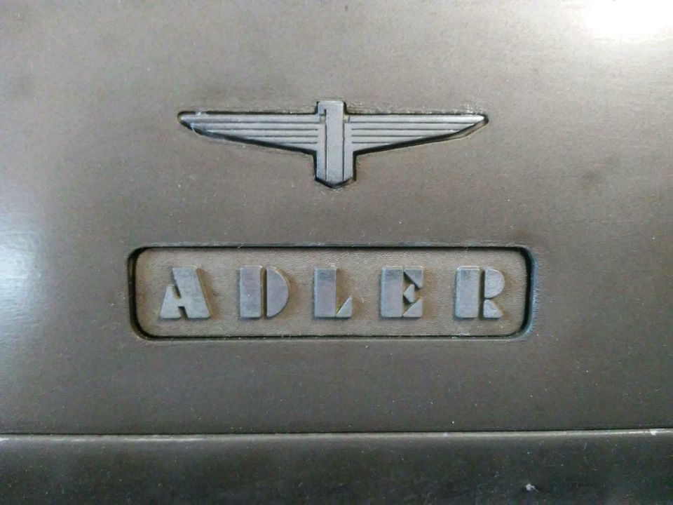 Adler Schreibmaschine antik, mechanisch in Pyrbaum