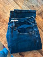 Levi’s highrise straight Jeans Stretch WIE NEU Größe 30 Baden-Württemberg - Schwaikheim Vorschau