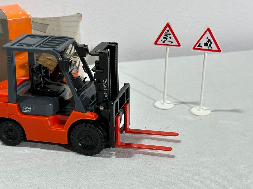 sas 1/23 Toyota 7FGF/7FDF Gabelstapler Forklift / /VB29.-€* in Rüsselsheim