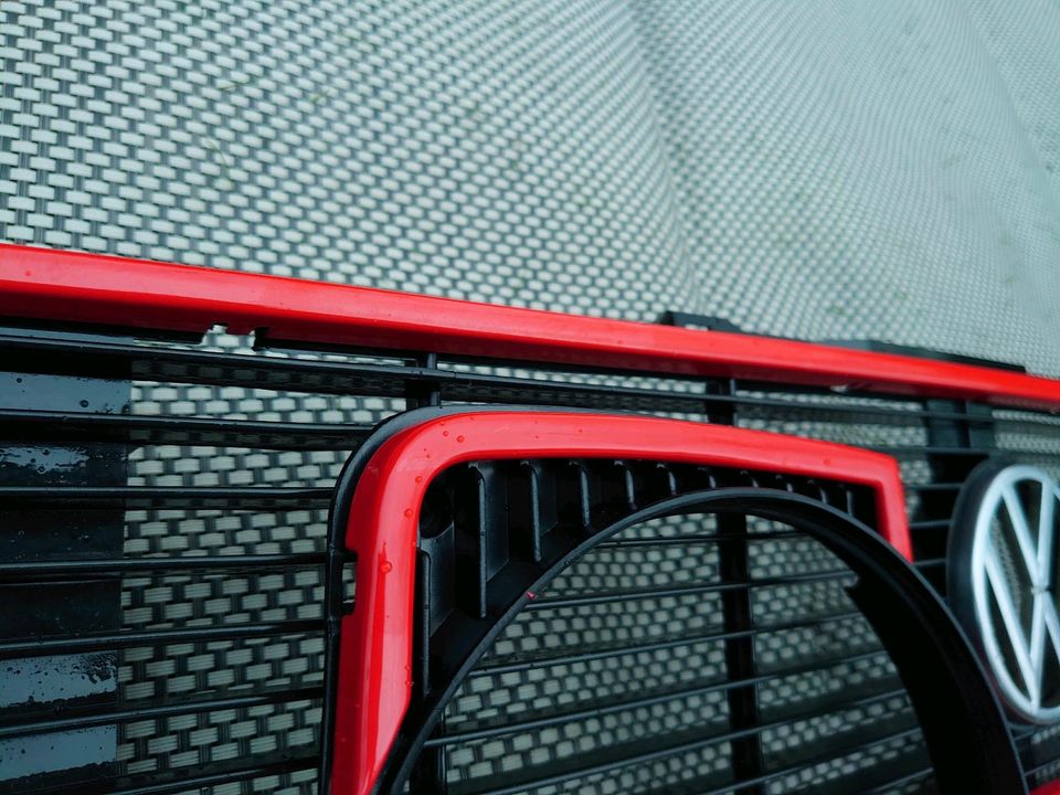 VW Golf 1 GTI Kühlergrill mit roten Leisten Diesel Chrom G60 16V in Neu-Seeland