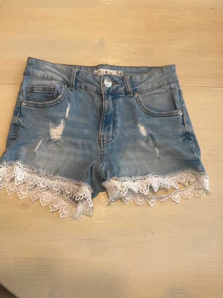 Amisu Jeansshorts Hose Jeans Shorts Gr XS 152 158 Shorts Spitze in Lübeck