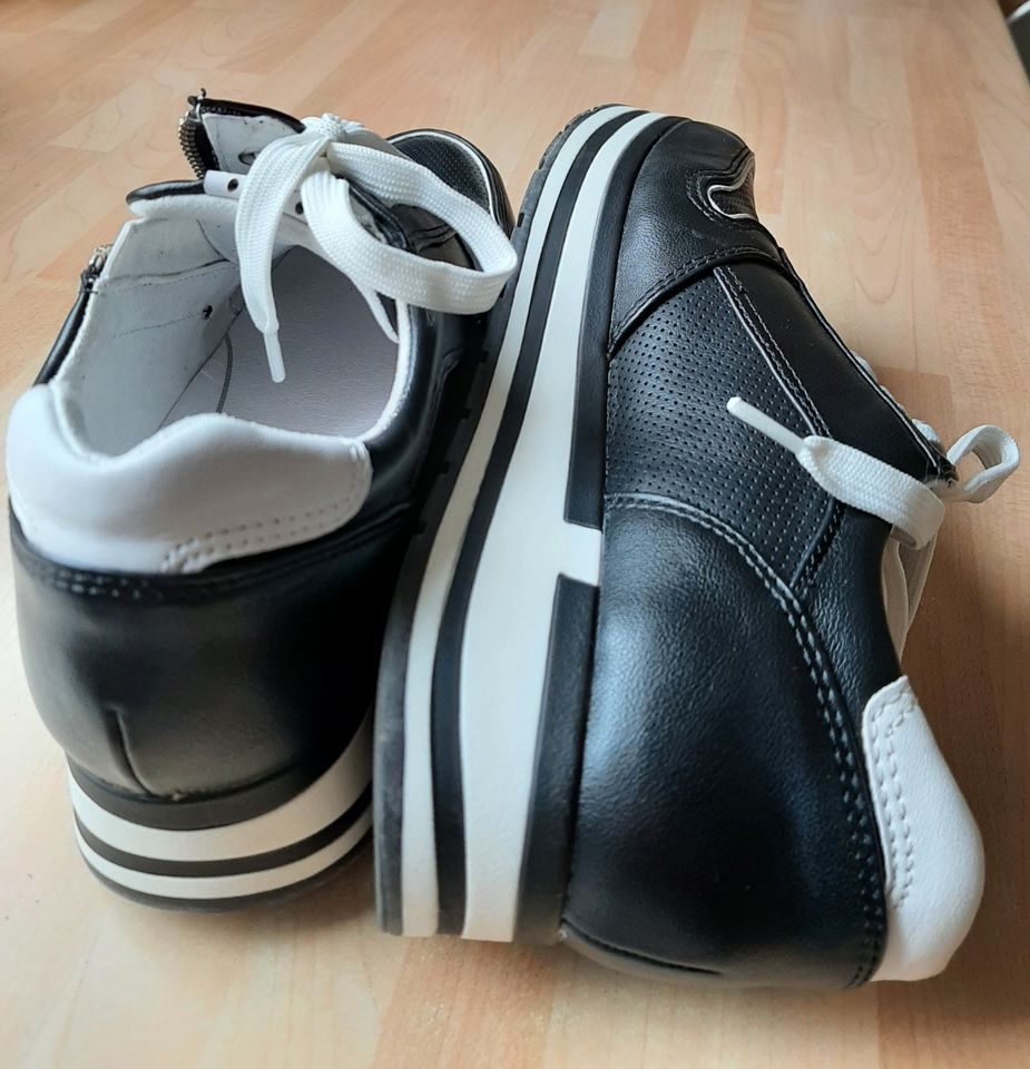 MARCO TOZZI sportliche Sneaker schwarz-weiß Gr.38 wie neu in Lehrte