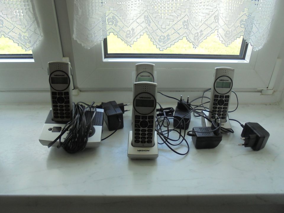 Telefon Set 4 Stück inkl. 4x Ladestationen Normale Akkus in Harzgerode