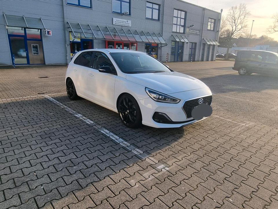 Hyundai i30 Passion 1.4 GDI LED Navi 18 Zoll TOP TÜV NEU in Hattingen