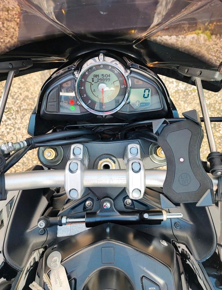 Suzuki GSX 1300cc / BK/ Yoshimura Anlage vom Werk /TÜV Neu in Duisburg