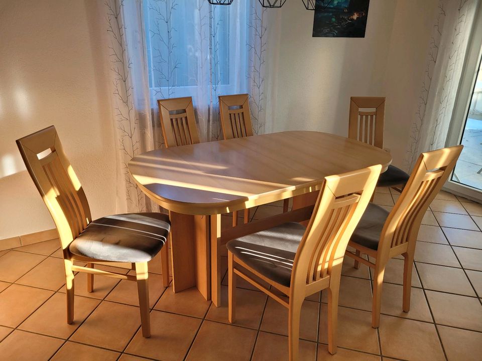 Esstisch mit 6 Stühlen in Simmelsdorf
