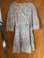 Wunderschönes Wickelkleid - Blumenmuster- Größe L ( 40/42) Stuttgart - Stammheim Vorschau