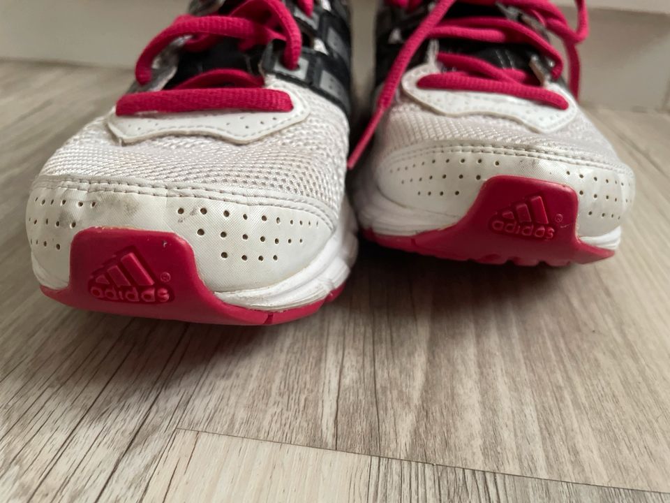 Running Schuhe Adidas Gr 36 UK 3 1/2 US 5 in Schallstadt