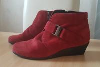 CAPRICE Wildlederstiefeletten mit Keilabsatz bordeaux Gr. 38 Nordrhein-Westfalen - Arnsberg Vorschau
