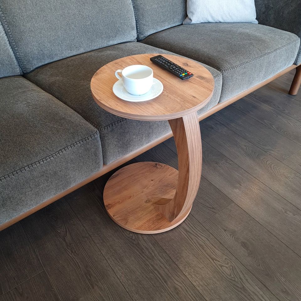 B-Ware Couchtisch mit Rollen - Kleiner Beistelltisch C Form - stylischer Sofatisch aus Holz in schöner Nussbaum Optik - runder Tisch als Ablagefläche für Couch und Sofa - Bestseller - Topseller in Rheinberg