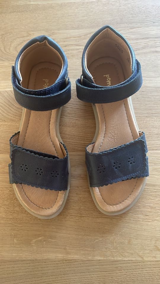 Sandalen pom pom Gr. 35 dunkelblau, neu in Königswinter