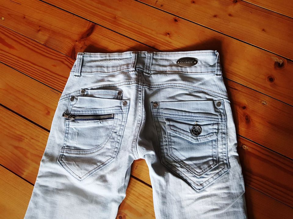 BT Jeans low-cut bleached, ripped, 34/24 W24/25, L32 in Stadtallendorf