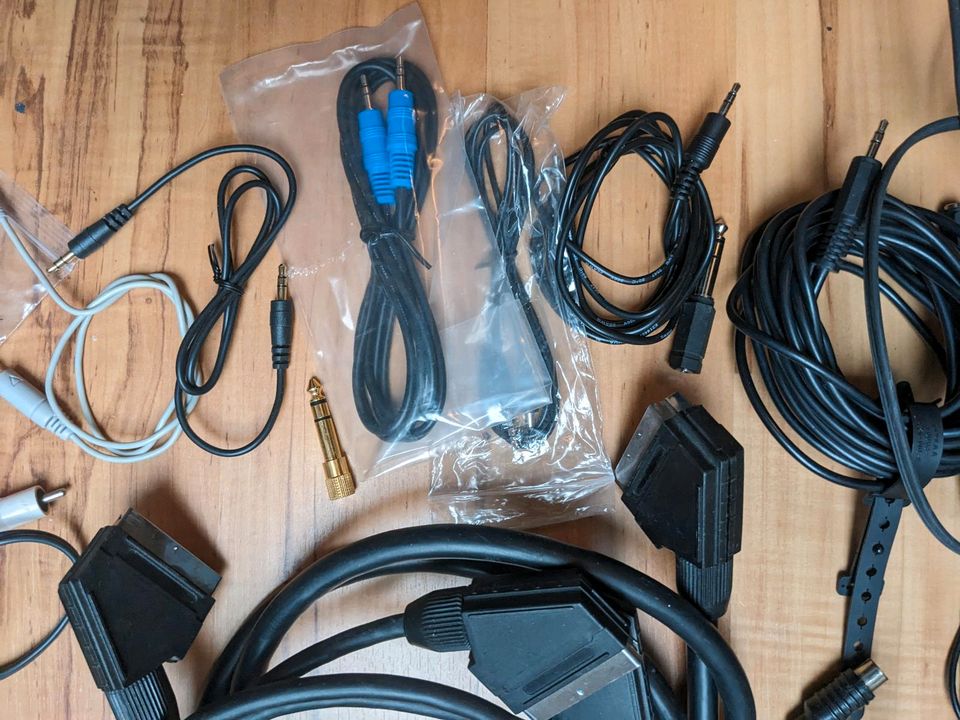 Konvolut AV Kabel, Adapter, Konverter in Kriftel