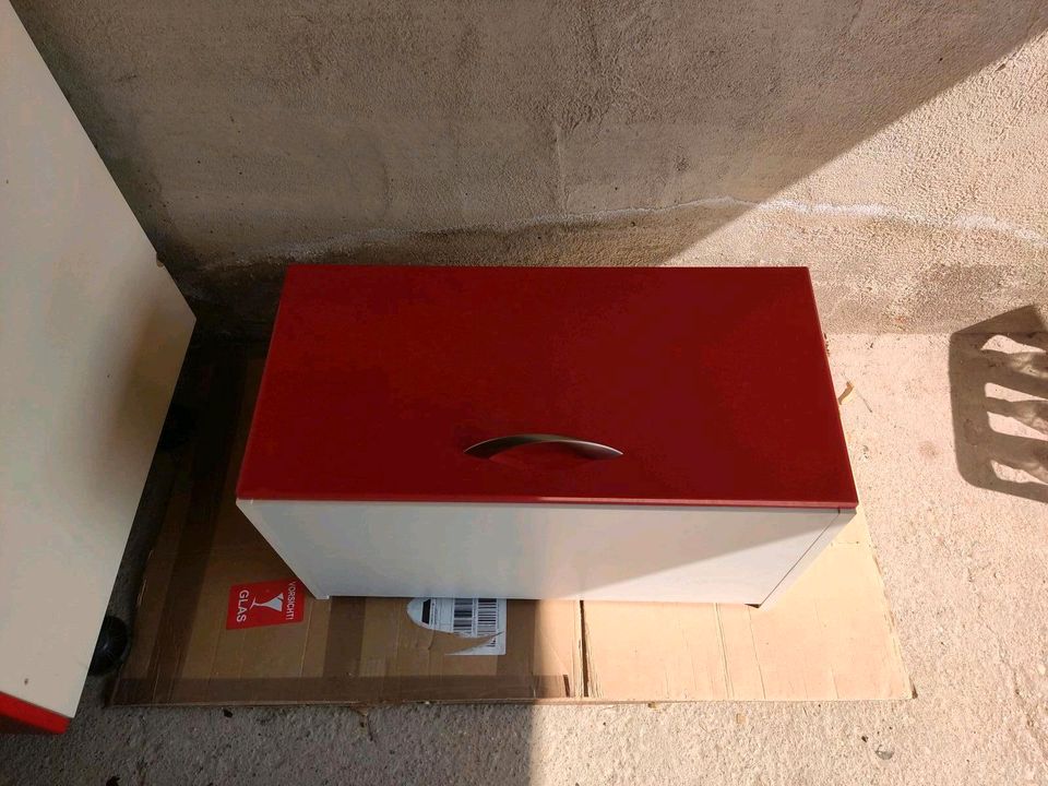 Küchenhängeschrank rot 60 cm in Zeitz