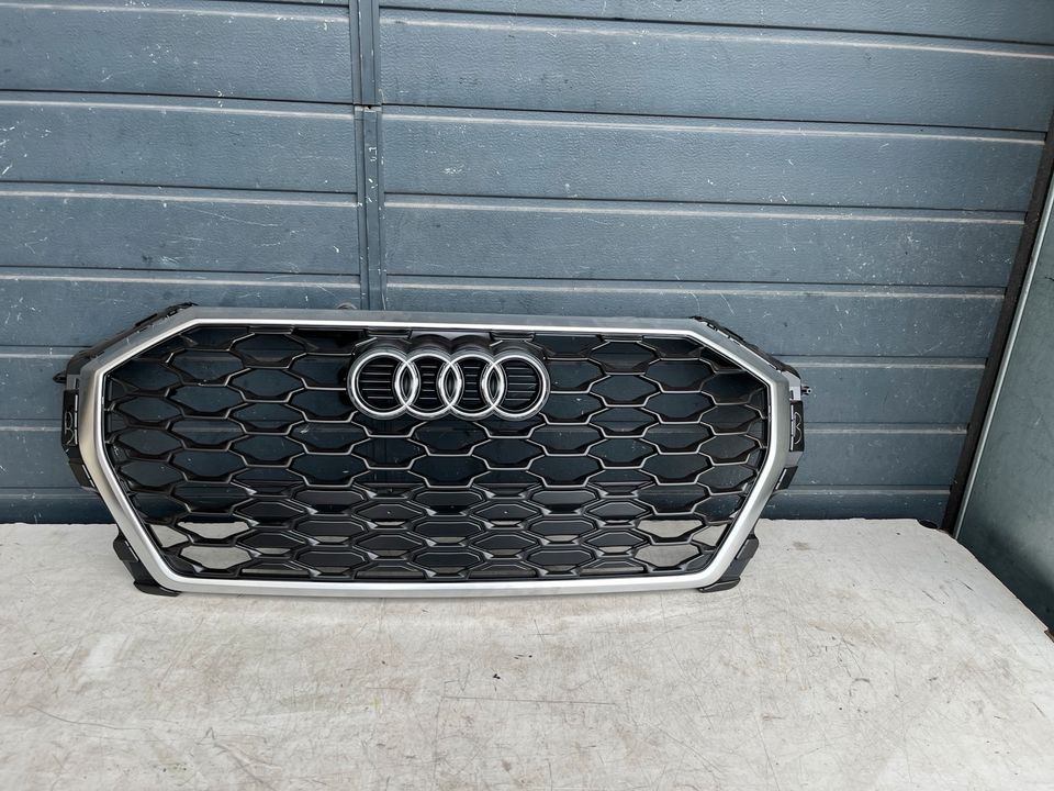 Audi Q3 83F S-Line Grill Kühlergrill Frontgrill 83F853651 Ab 2019 in Bönnigheim