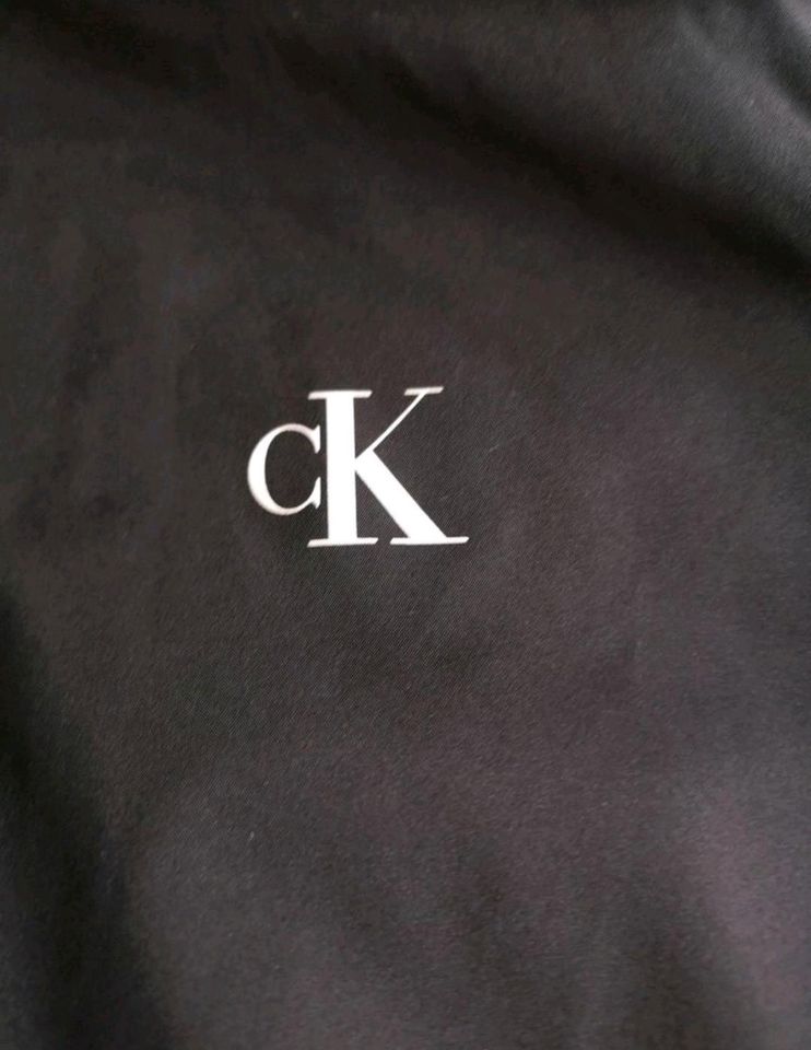 Jacke der Marke Calvin Klein in Halle
